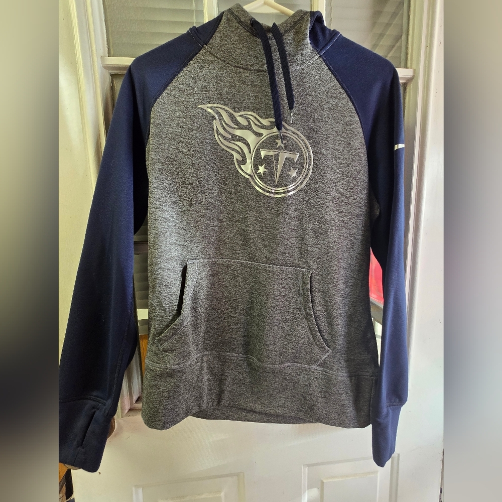 Women's Tennessee Titans Nike Therma Fit Hoody Size Medium